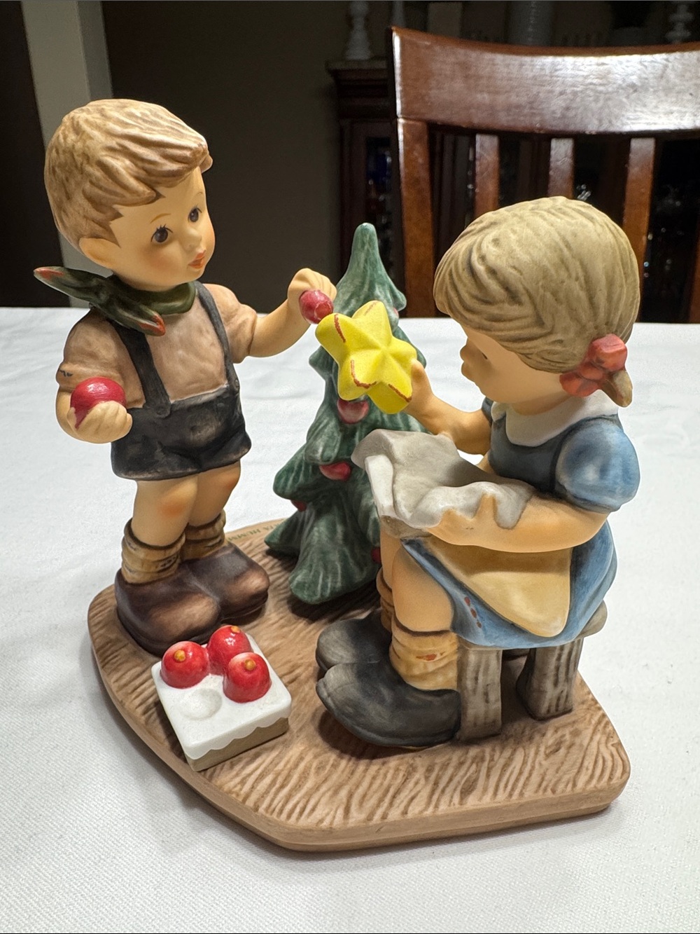 1999 Goebel by Berta Hummel “Decorating the Tree” figurine. Christmas theme.